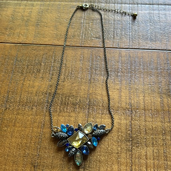 EUC Kiss Me Exquisite Rhinestone Pendant Necklace - Picture 5 of 6